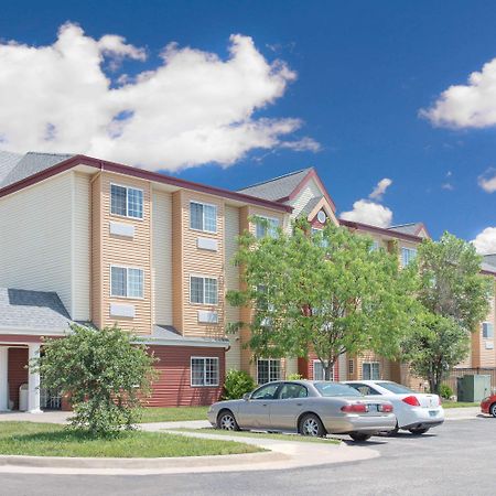 Days Inn & Suites By Wyndham Hutchinson Ngoại thất bức ảnh