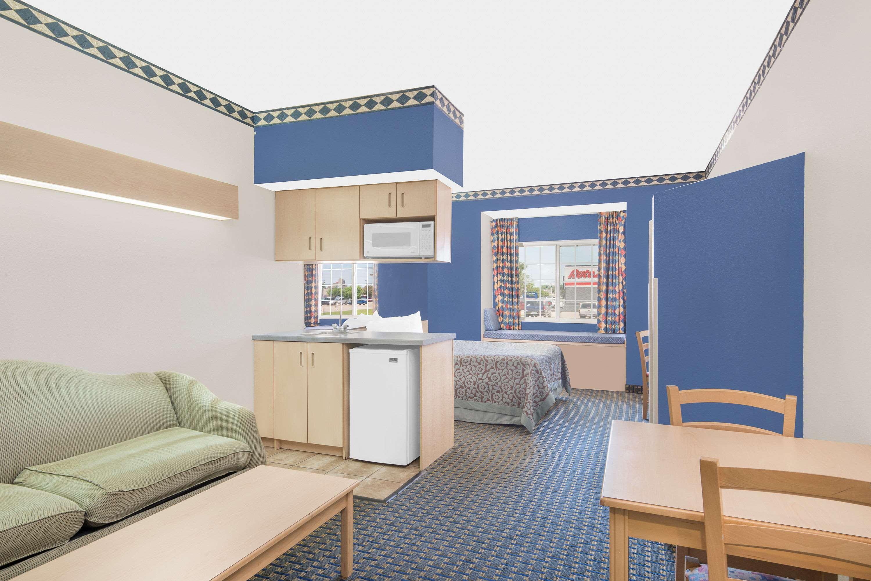 Days Inn & Suites By Wyndham Hutchinson Ngoại thất bức ảnh