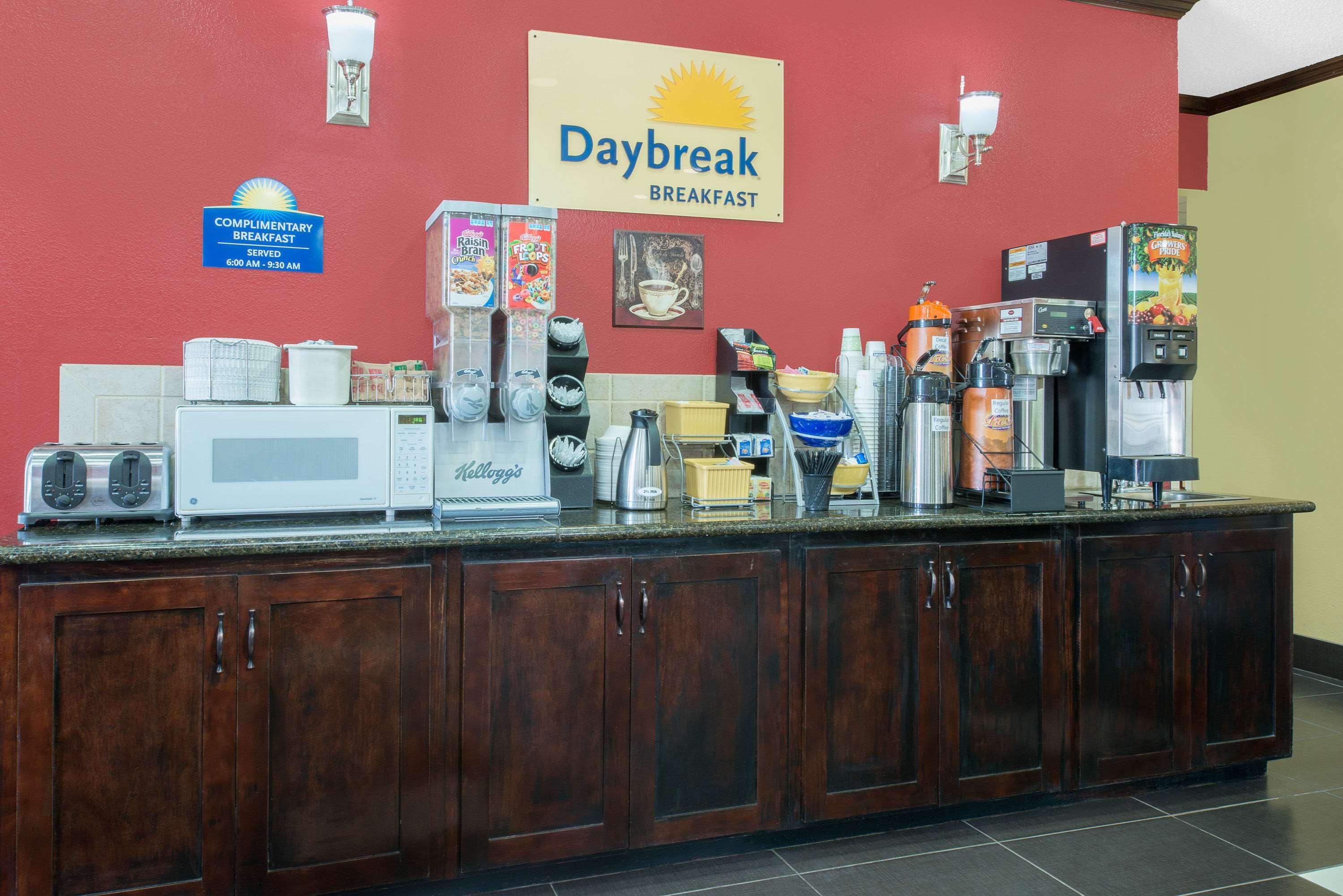 Days Inn & Suites By Wyndham Hutchinson Ngoại thất bức ảnh