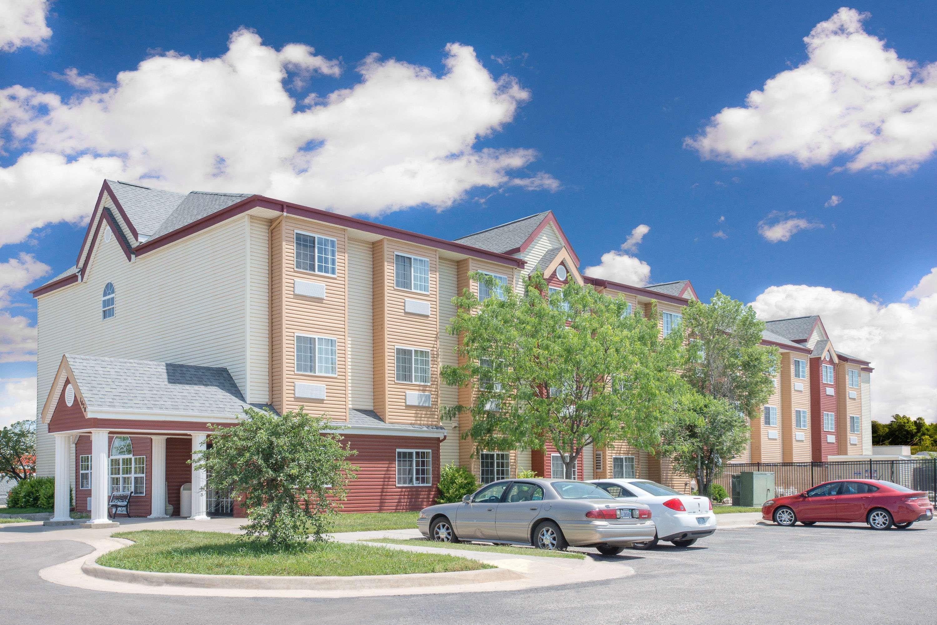 Days Inn & Suites By Wyndham Hutchinson Ngoại thất bức ảnh
