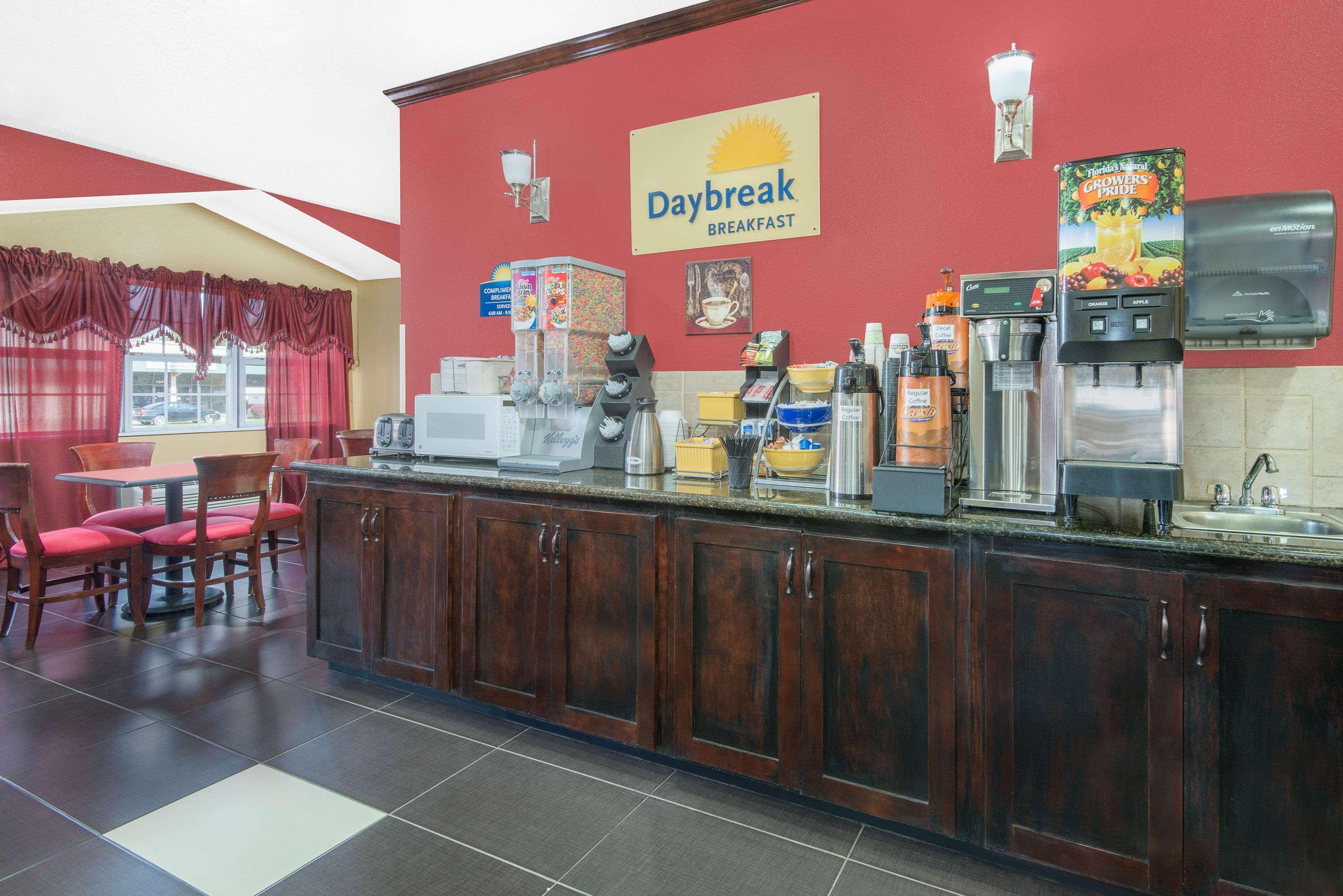 Days Inn & Suites By Wyndham Hutchinson Ngoại thất bức ảnh