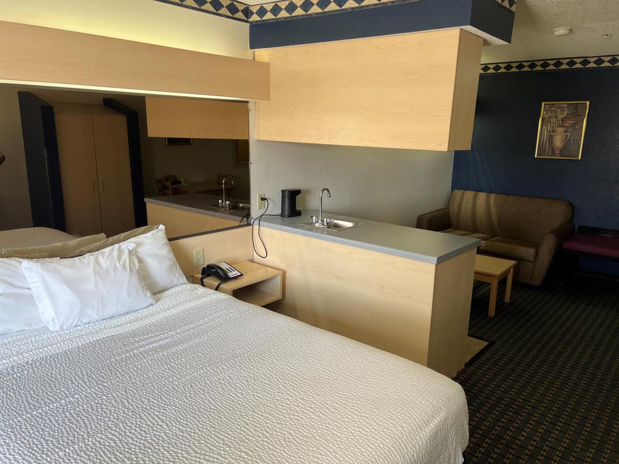 Days Inn & Suites By Wyndham Hutchinson Ngoại thất bức ảnh