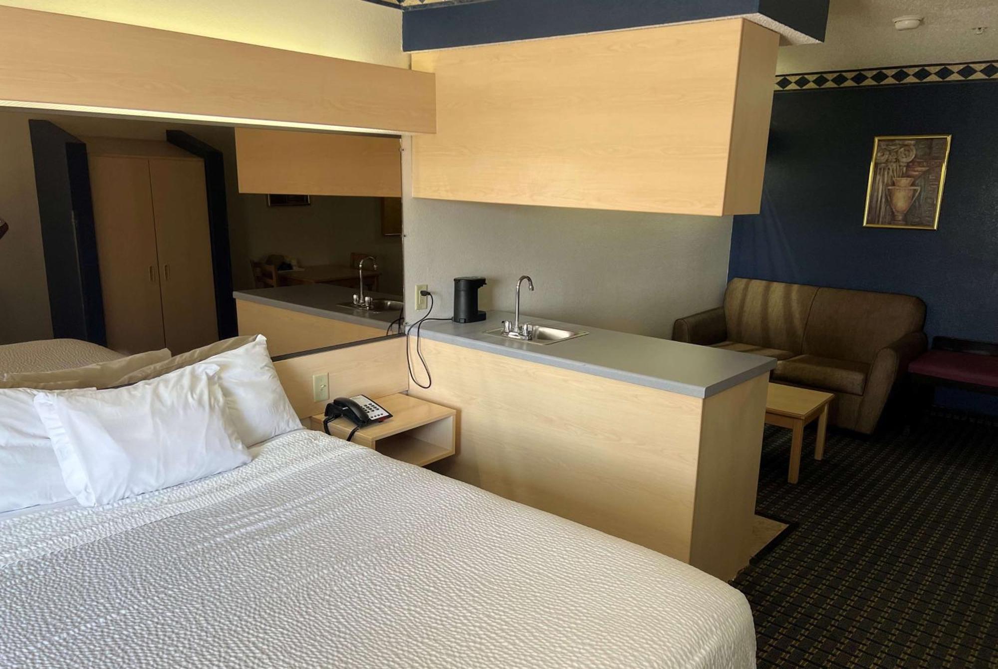 Days Inn & Suites By Wyndham Hutchinson Ngoại thất bức ảnh