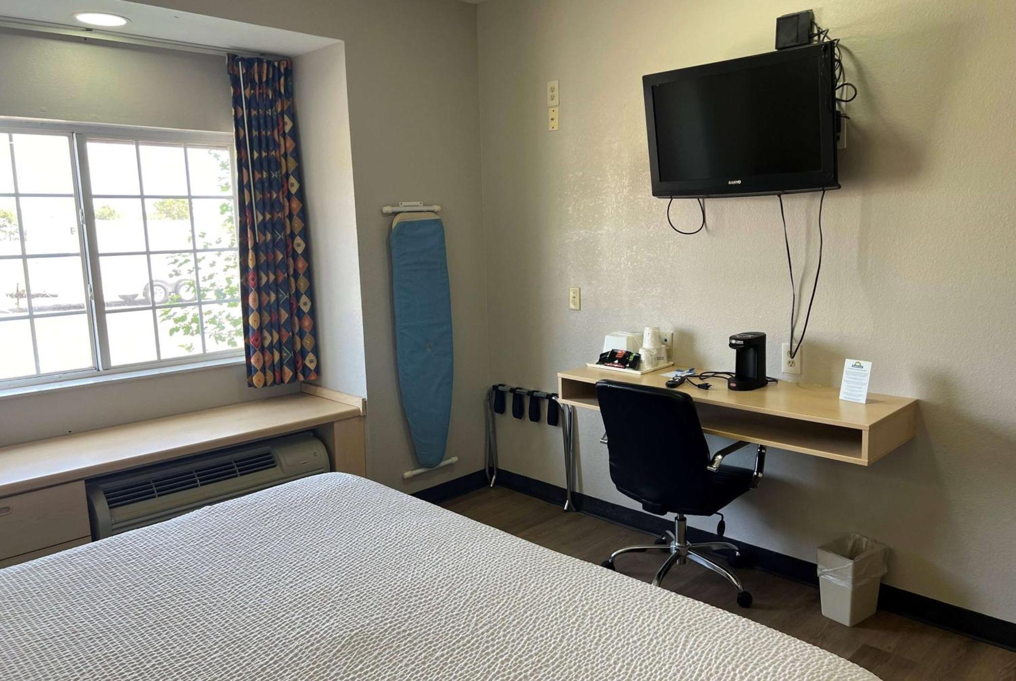 Days Inn & Suites By Wyndham Hutchinson Ngoại thất bức ảnh